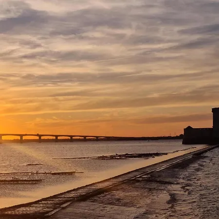 Holiday home Charmante Maison Proche